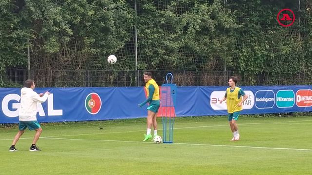 Jogadores focados no último treino em Marienfeld antes da Chéquia