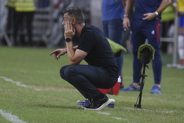 Vídeo: Pedro Caixinha regressa às vitórias... e é expulso