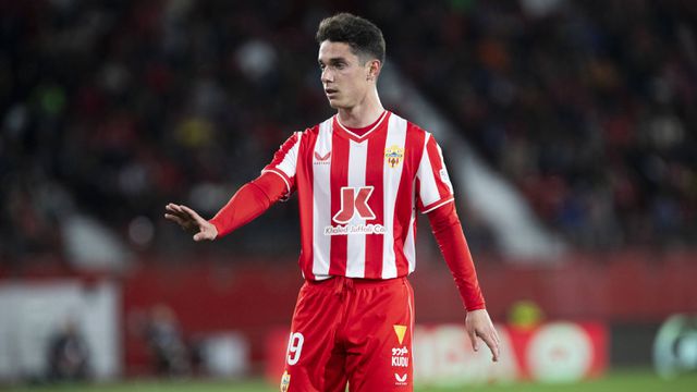 Jogador do Almería salva casal de afogamento