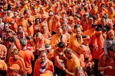 Hamburgo é laranja! Imagens impressionantes dos adeptos dos Países Baixos