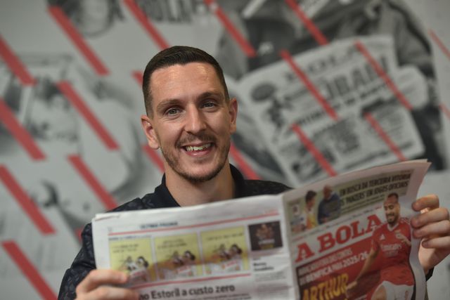 João Costa recorda com saudade todos os 'montros' com quem tanto aprendeu nos azuis e brancos (Foto: Miguel Nunes)