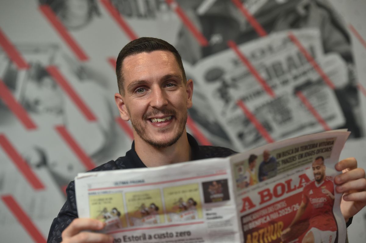ENTREVISTA A BOLA Ganhou todos os títulos na formação, trabalhou com Casillas, Helton e José Sá e recorda «exigência» de Sérgio Conceição