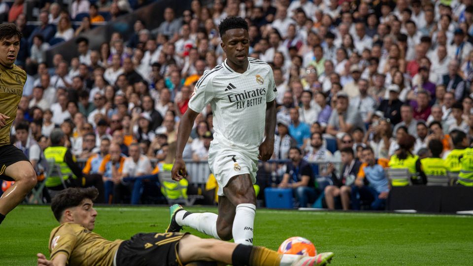 Vinícius Júnior a representar o Real Madrid frente à Real Sociedad