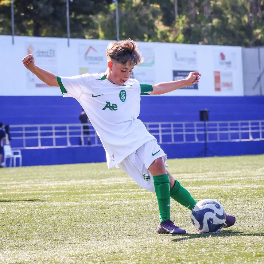 Ricky Quaresma fez as delícias dos adeptos num torneio infantil ao marcar um penálti de letra