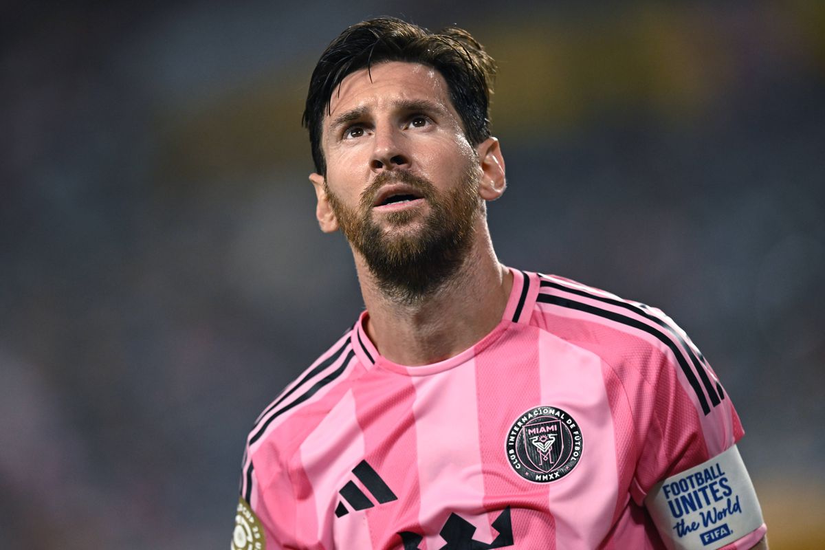 Verão quente à vista? Clube saudita quer reunir com o pai de Messi