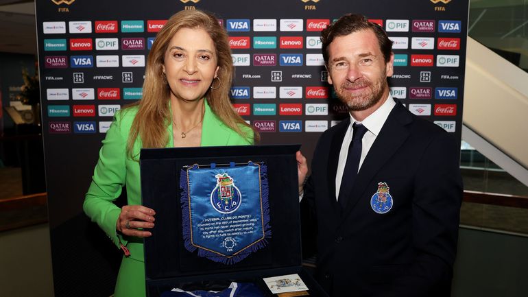 Mundial de Clubes: Villas-Boas e Leila Pereira trocam lembranças