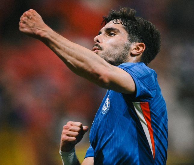 Pedro Neto e ex-Benfica garantem triunfo do Chelsea na estreia de Essugo