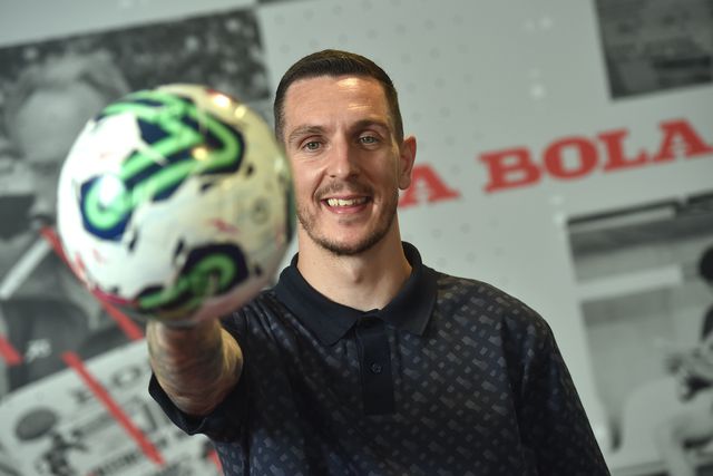 Guarda-redes do Estrela da  Amadora esteve na redação de A BOLA para falar da sua carreira (Foto: A BOLA)