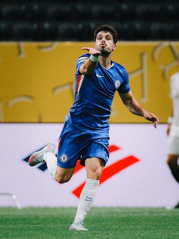 VÍDEO: Pedro Neto abre as contas do Chelsea com um golaço