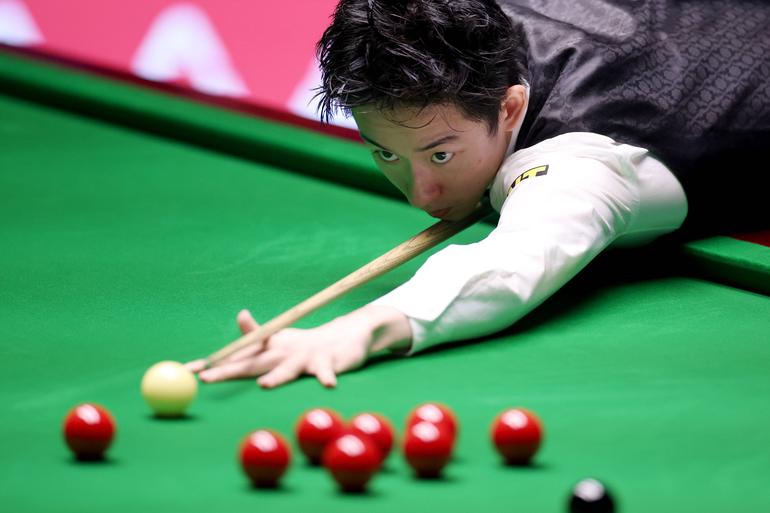 Wu Yize tornou-se no segundo jogador mais jovem de sempre a vencer o Campeonato Mundial de Snooker. É um dos ídolos na China