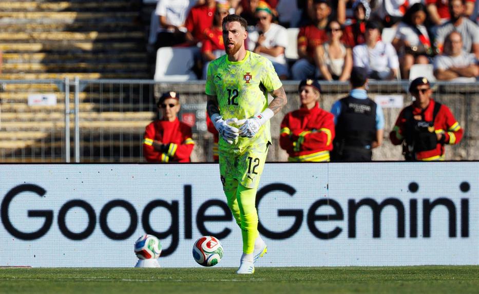 José Sá é natural da vila de Palmeira e passou sete ano no clube da terra. Hoje está no Mundial