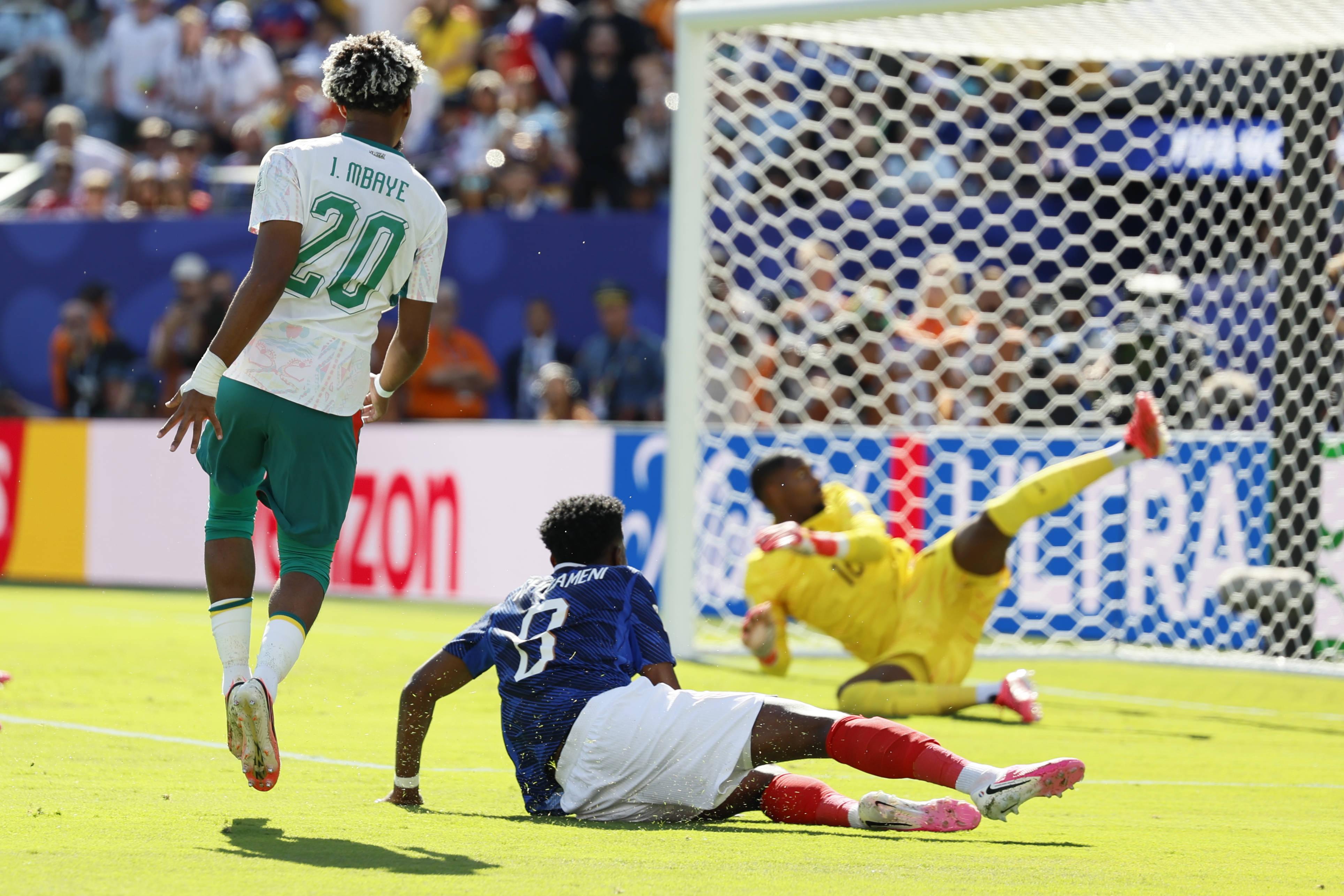 Mbaye fez um golaço frente a França