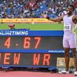 Noah Lyles bate recorde mundial invulgar