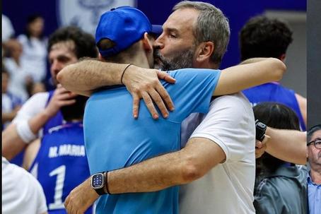 O abraço de Fernando Sá a Pedro Machado. Foto FC Porto