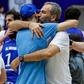 O abraço de Fernando Sá a Pedro Machado. Foto FC Porto