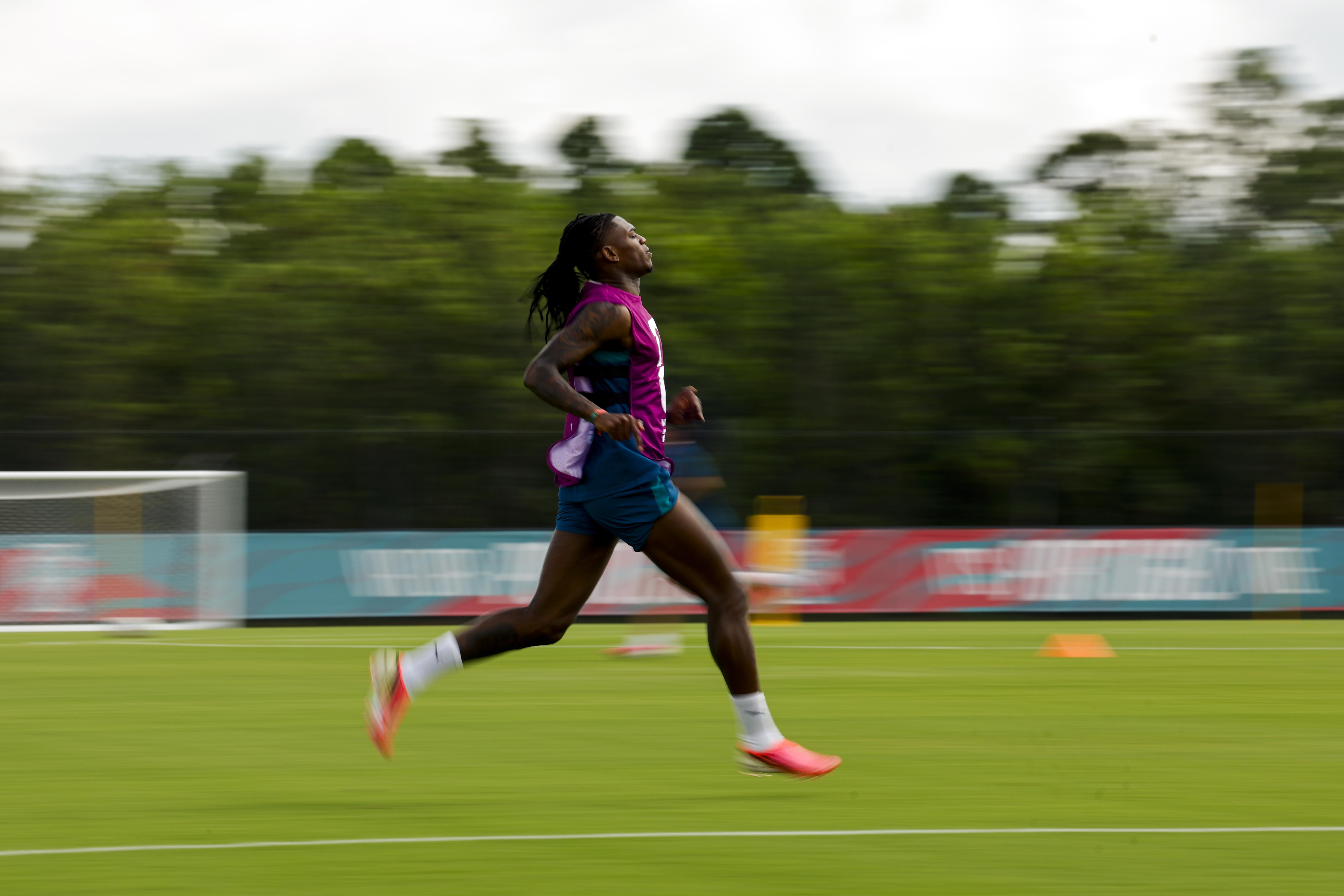 Rafael Leão corre em Palm Beach - Foto: FPF