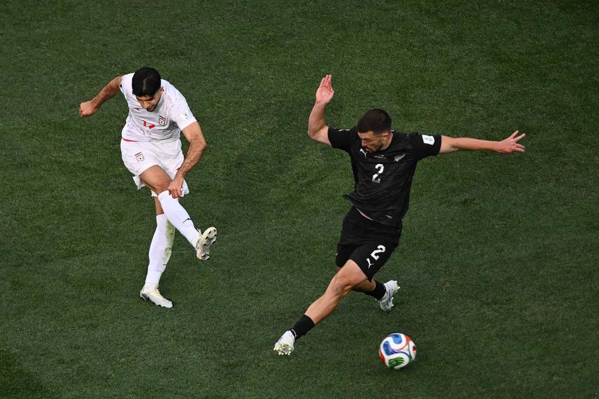 Tim Payne em ação contra o Irão