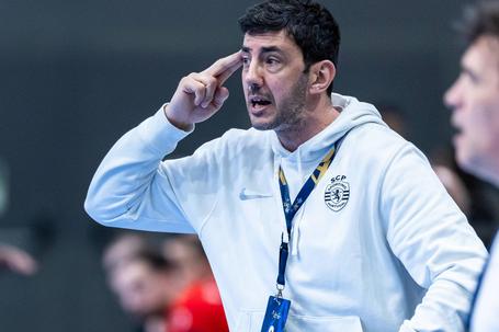 Ricardo Candeias, 46 anos, vai estrear-se com a braçadeira de treinador principal. IMAGO