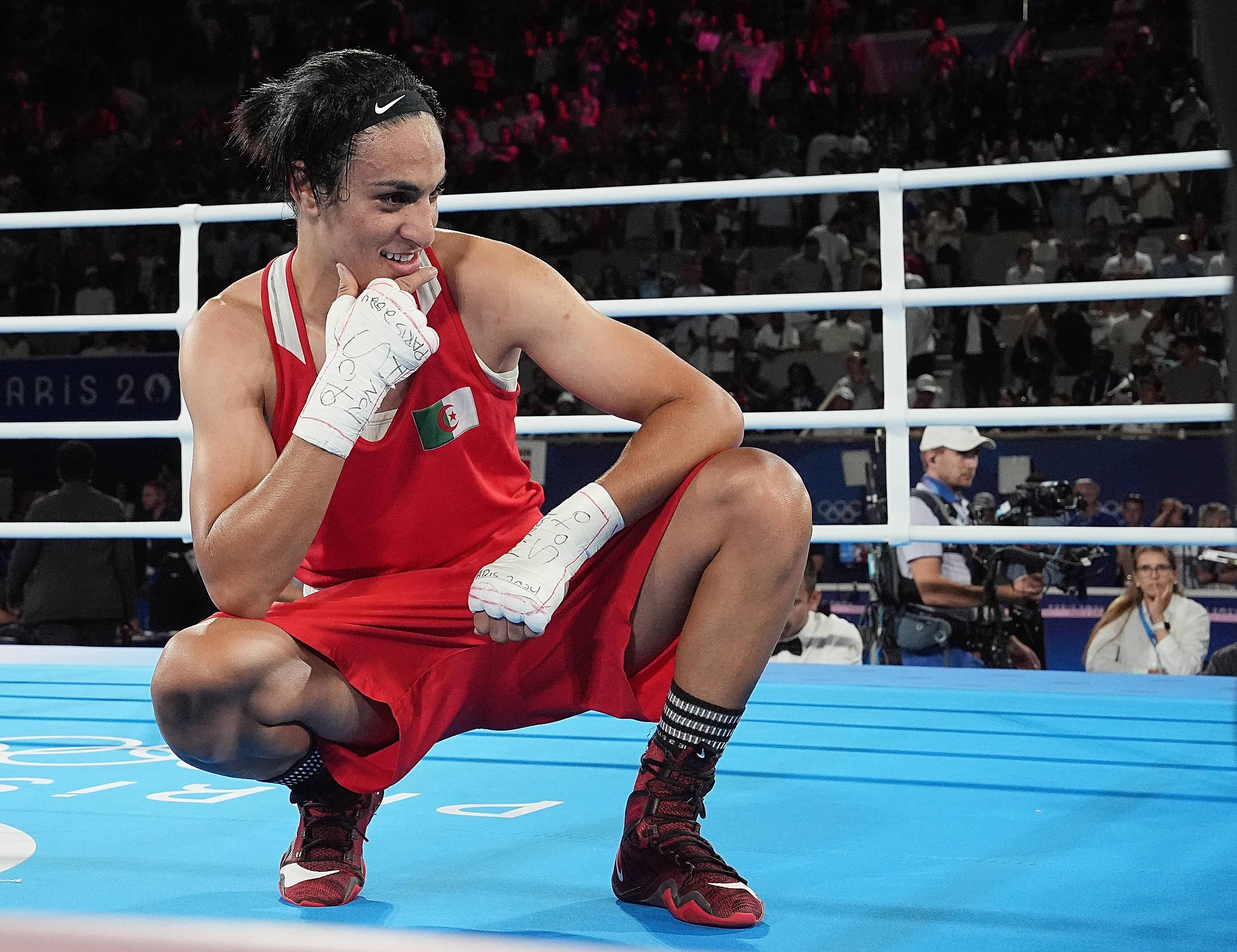 Imane Khelif conquistou o ouro olímpico em 2024. A pugilista argelina, acusada de ser homem – tem uma doença que afeta o desenvolvimento sexual –, foi excluída pela Associação Internacional de Boxe. Tem mais de um milhão de seguidores