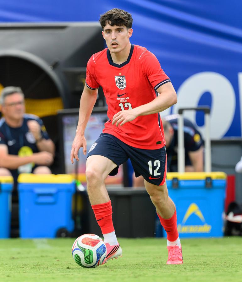 Inglaterra: lesão de Tino Livramento obrigou a mudança na convocatória um dia antes do jogo com a Croácia
