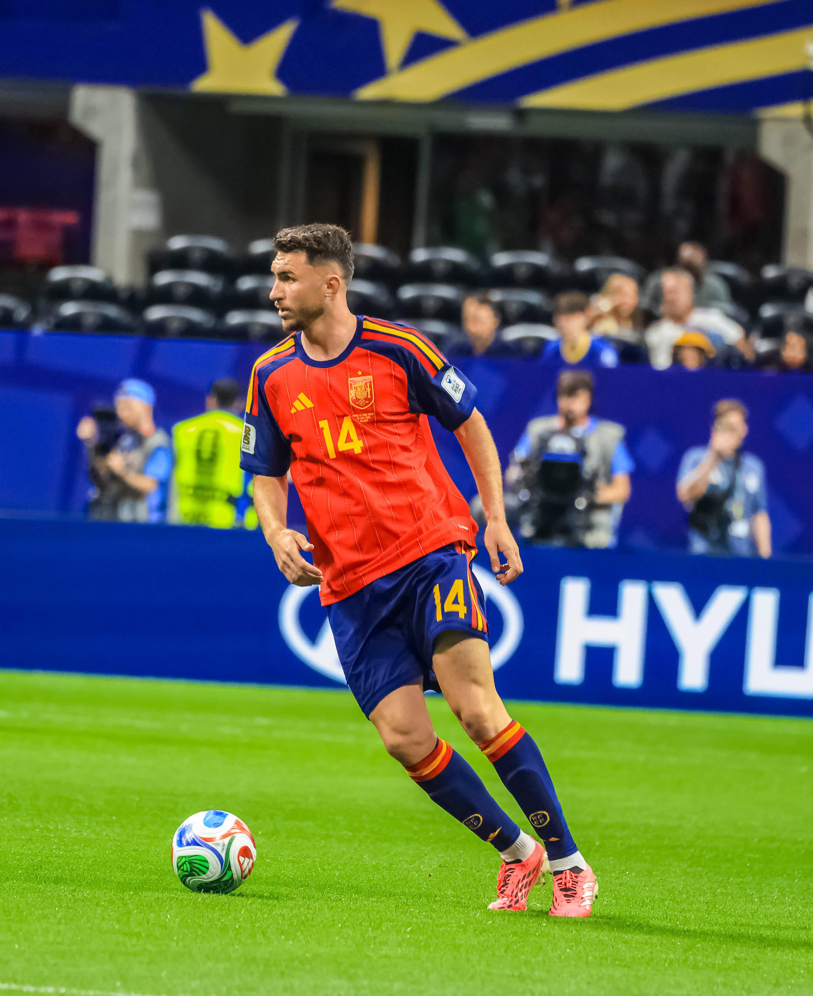 França: 98. Um dos jogadores que lá nasceu e representa outra seleção (Espanha) é Laporte