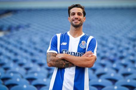 Tiago Ferreira, central que reforça o FC Porto B - Foto: FC PORTO