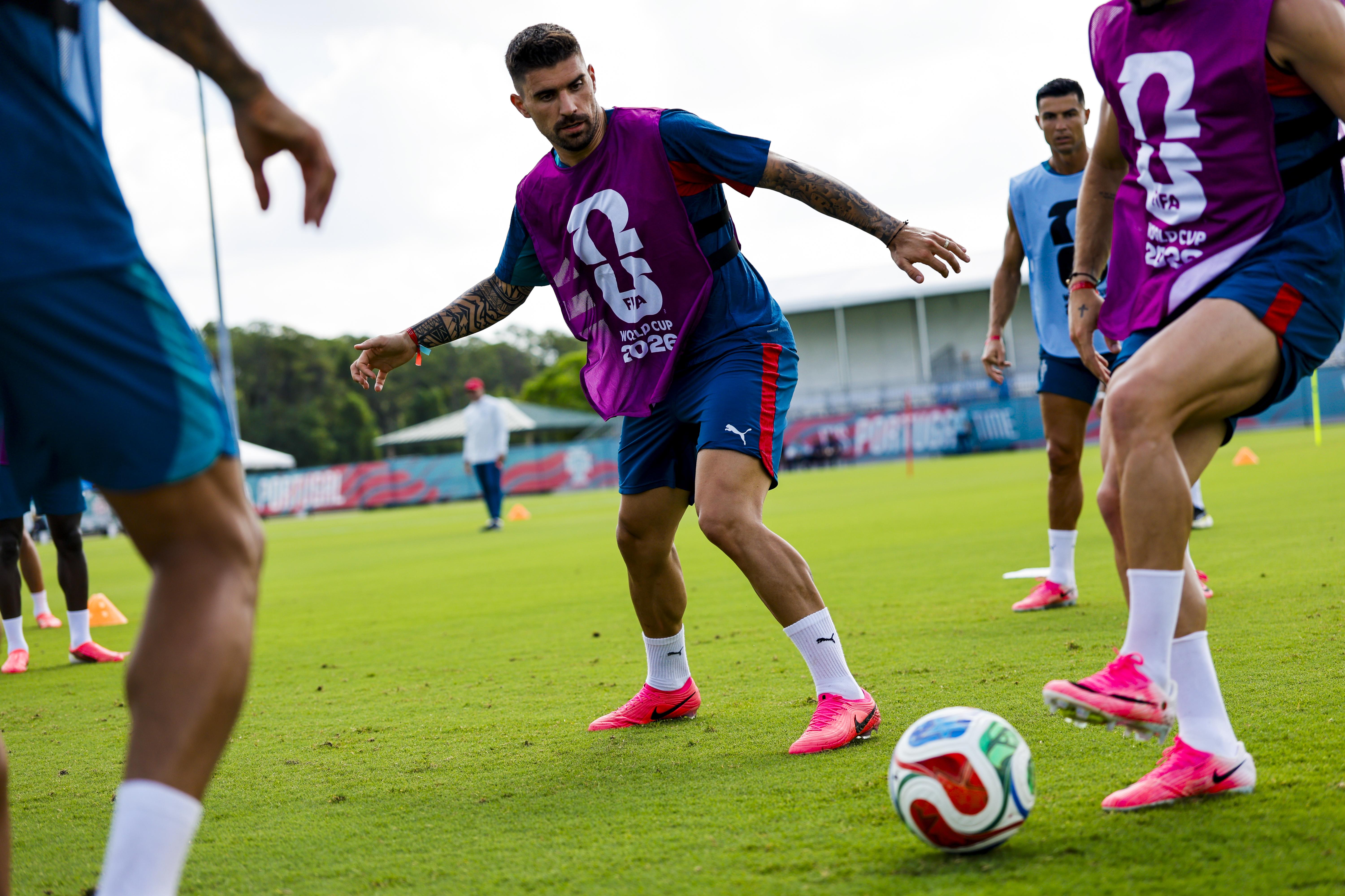 Rúben Neves e Cristiano Ronaldo no centro de treinos que tem servido de quartel-general da Seleção em Miami - Foto: FPF