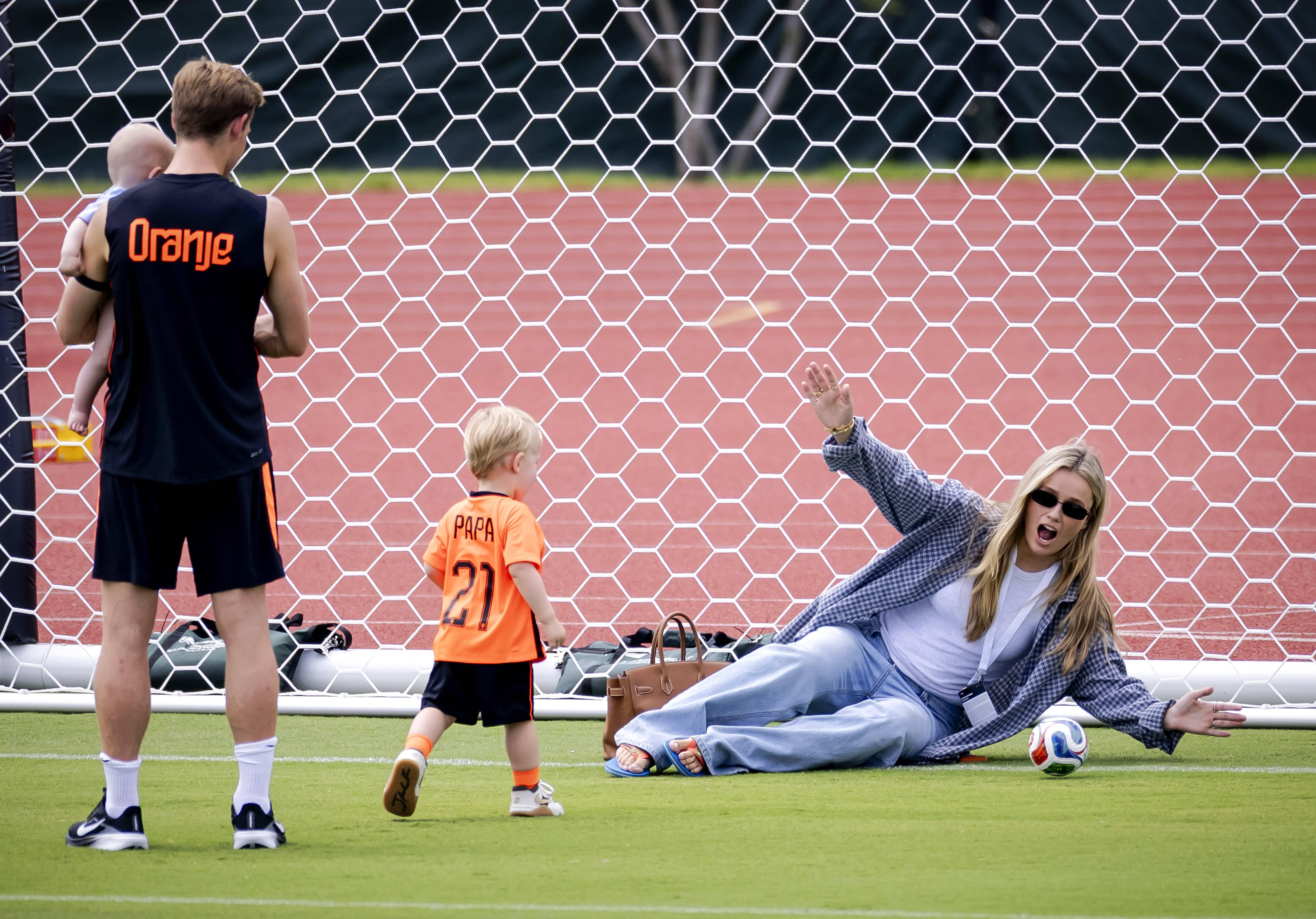 Frenkie De Jong - Filhos dos jogadores dos Países Baixos no treino - foto Imago