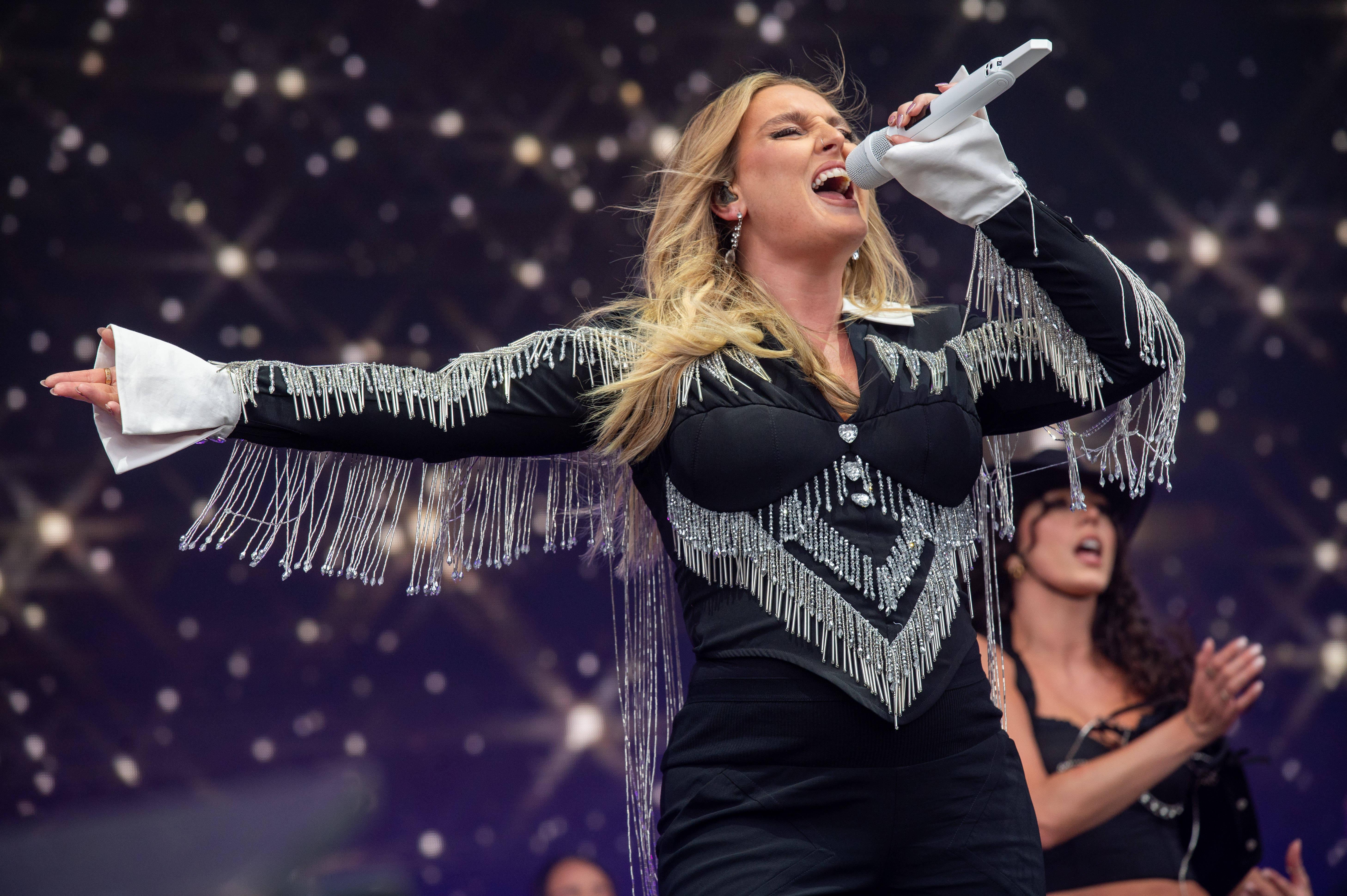 Perrie Edwards, cantora das Little Mix