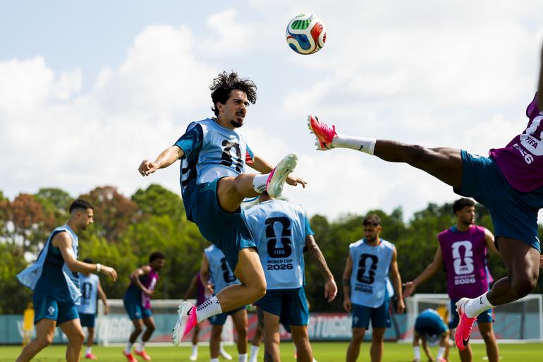 Vitinha em ação no treino - Foto: FPF