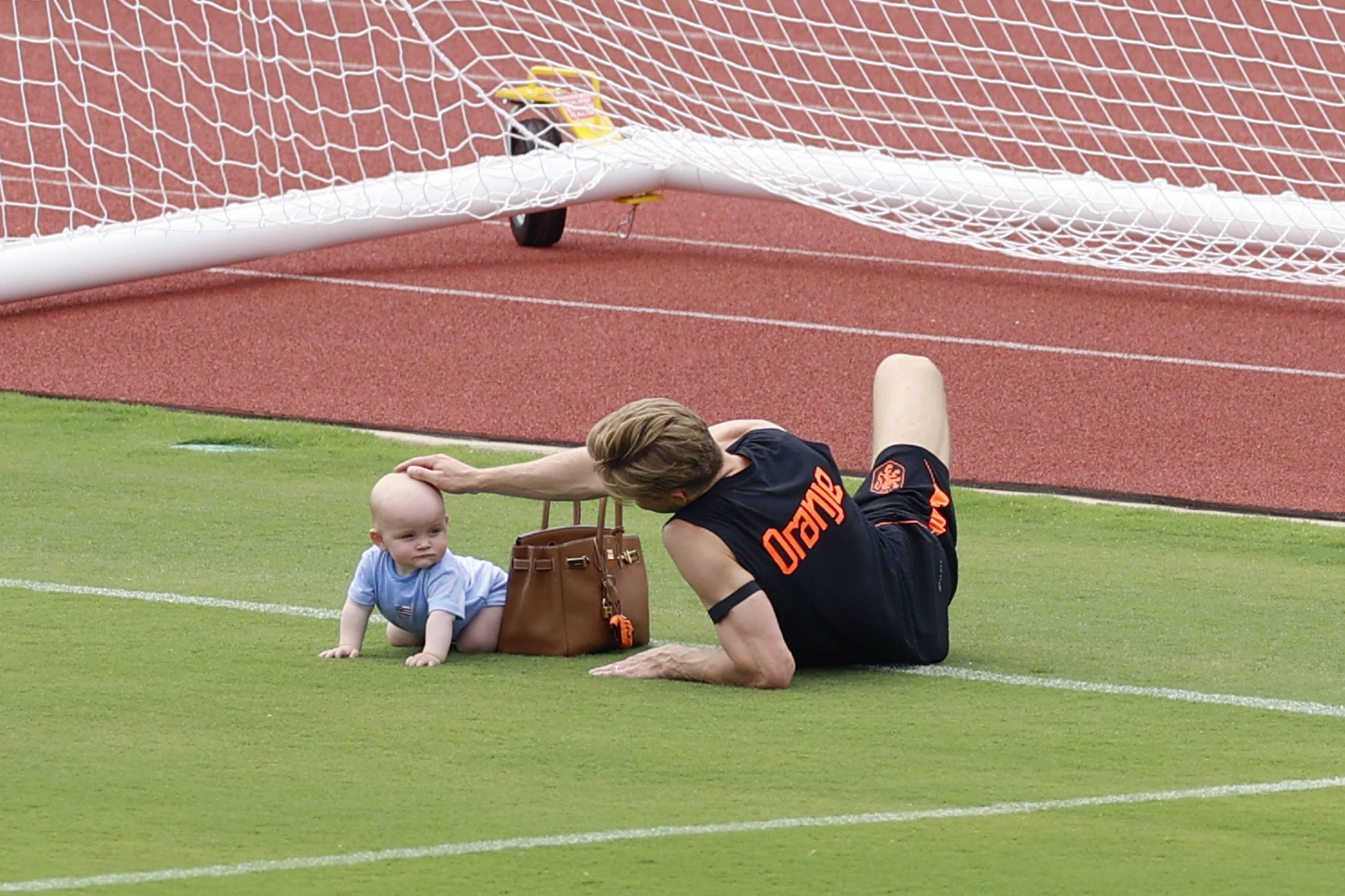 Frenkie De Jong - Filhos dos jogadores dos Países Baixos no treino - foto Imago
