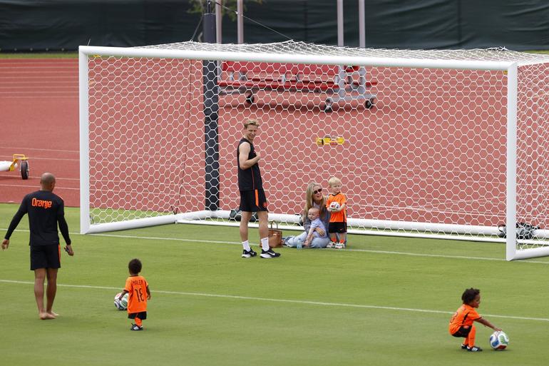 Frenkie De Jong - Filhos dos jogadores dos Países Baixos no treino - foto Imago