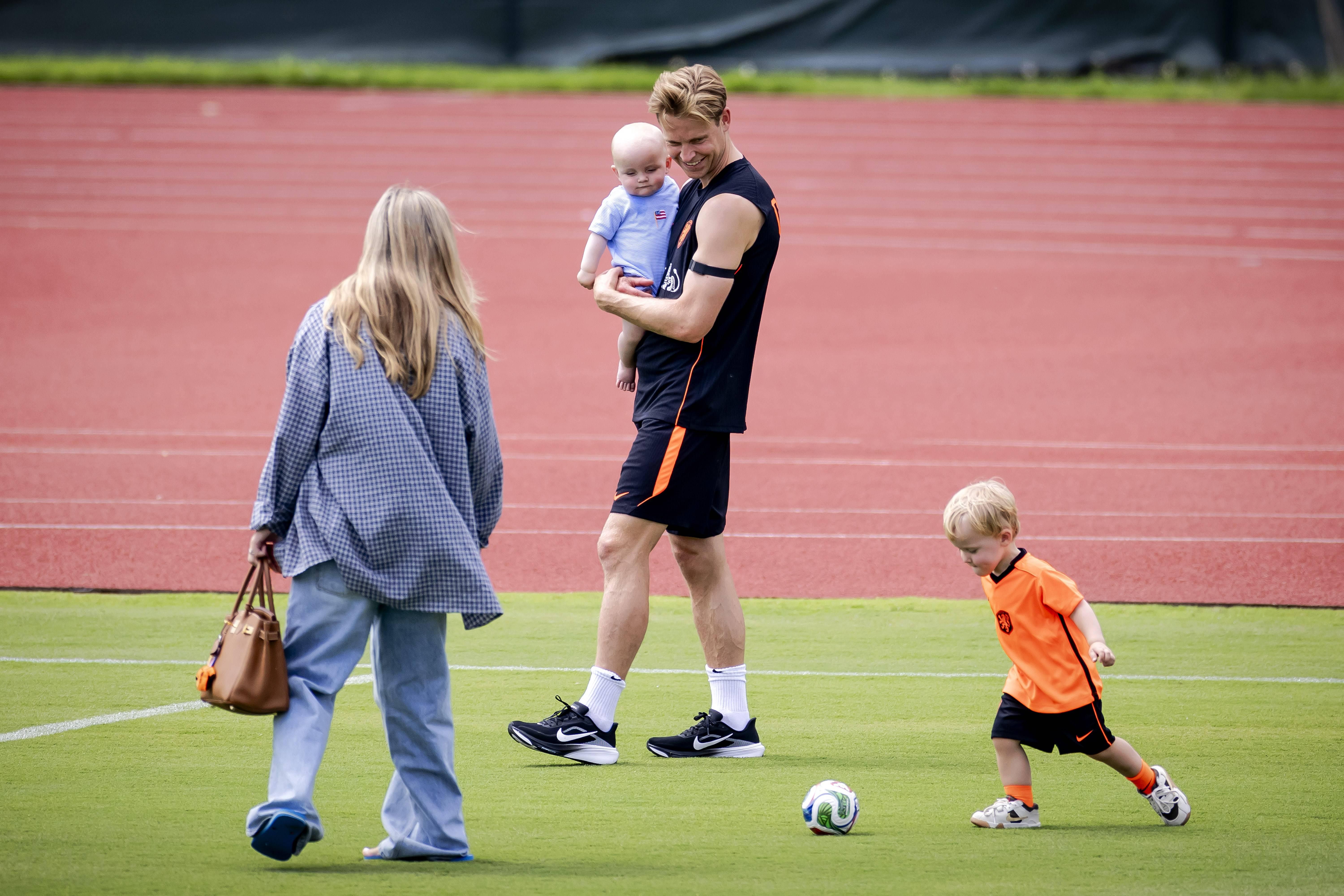 Frenkie De Jong - Filhos dos jogadores dos Países Baixos no treino - foto Imago