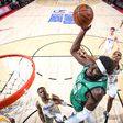 Neemias Queta dominante na vitória dos Celtics sobre os Lakers