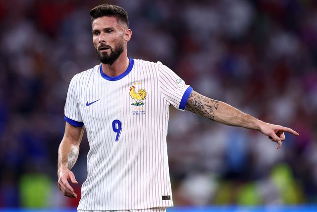 Federação francesa vai homenagear Giroud