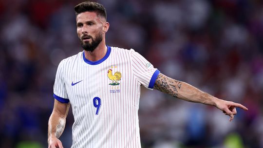 Federação francesa vai homenagear Giroud