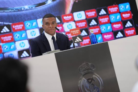 Mbappé confirma a A BOLA 'inspiração' no ídolo Ronaldo para apresentação