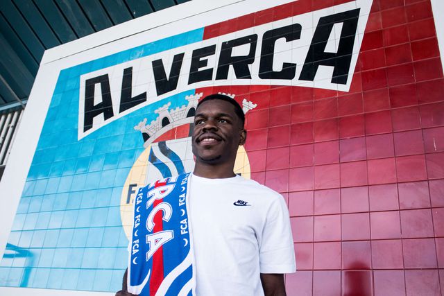 Liga 2: Alverca apresenta avançado