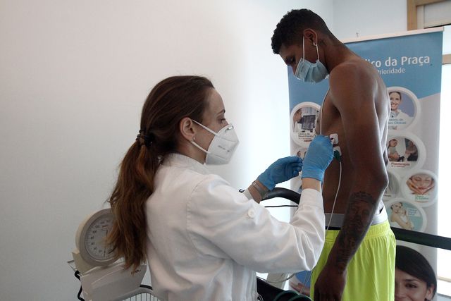 Testes de pré-época começam nos gabinetes médicos. FOTO VÍTOR GARCEZ/A BOLA