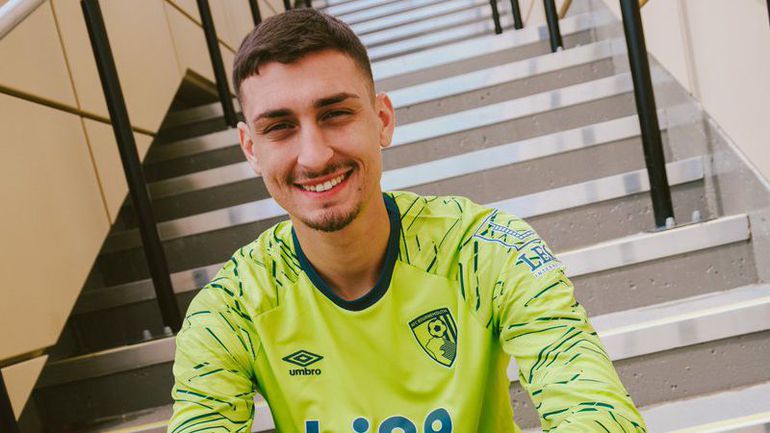 Mercado oficial: Chelsea vende guarda-redes por 29 milhões
