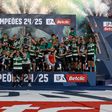 Festa dos jogadores do Sporting, clube que conquistou o título de campeão nacional em 2024/25