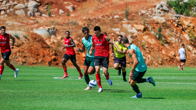 Santa Clara empata com o Farense