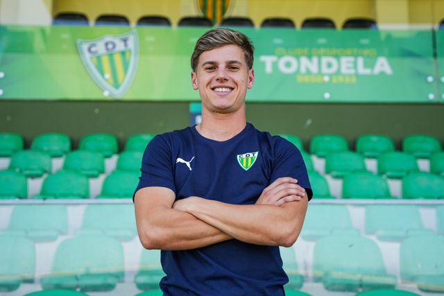 Médio espanhol deixa o Osasuna e passa a ser jogador dos beirões, que estão de regresso à Liga (Foto: Tondela)