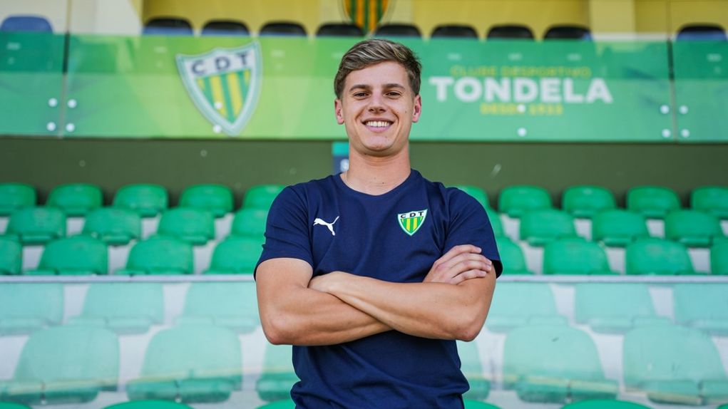 Médio espanhol deixa o Osasuna e passa a ser jogador dos beirões, que estão de regresso à Liga (Foto: Tondela)