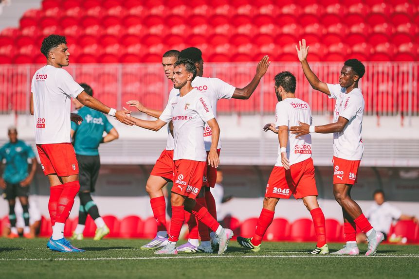 Emblema arsenalista já leva quatro vitórias em outros tantos jogos de preparação sob a orientação de Carlos Vicens (Foto: SC Braga)