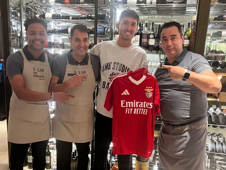 Obrador chegou e foi logo provar a gastronomia portuguesa