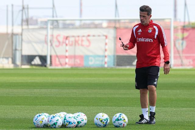 Marco Silva estava mais do que obrigado a saber quais as condições do seu ingresso no Benfica, sobretudo no apoio ao seu trabalho e no mercado — Foto: Benfica