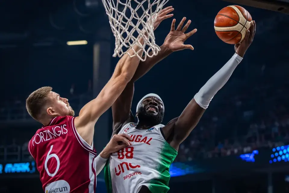 Neemias Queta jogou a última vez por Portugal há um ano, no EuroBasket 2025    Fotografia FIBA