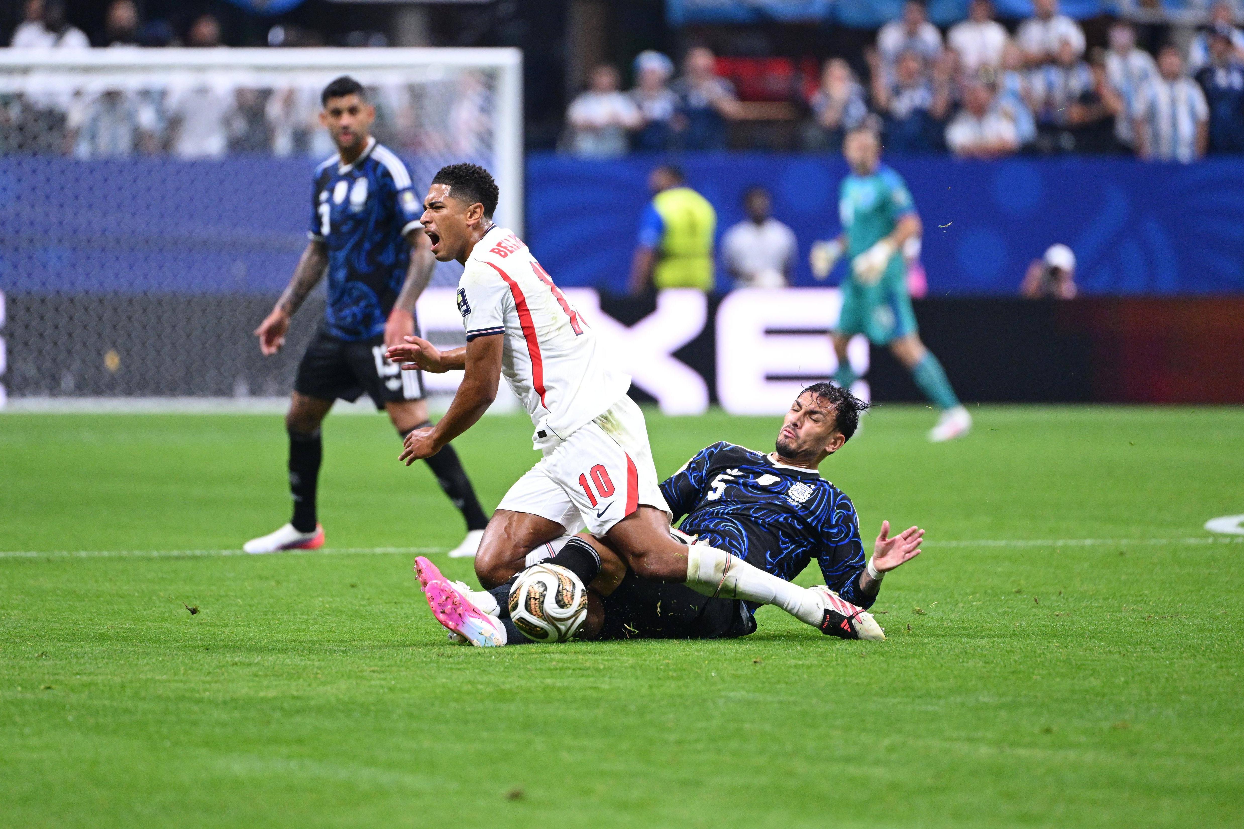Paredes e Bellingham protagonizaram diversos duelos