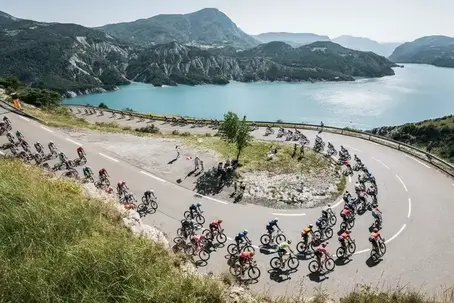 Os direitos televisivos do Tour valem 100 milhões de euros. ASO